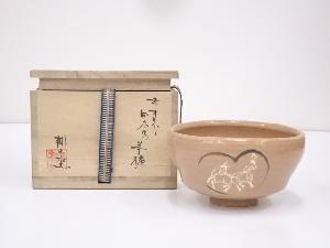 桃山窯造　赤織部団扇馬茶碗